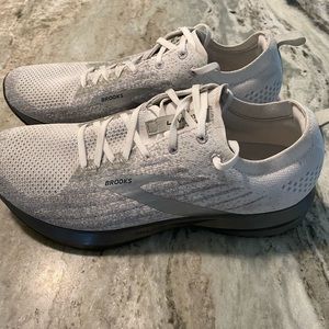 Brooks Levitate 3 Mens Running Shoes, Size 11